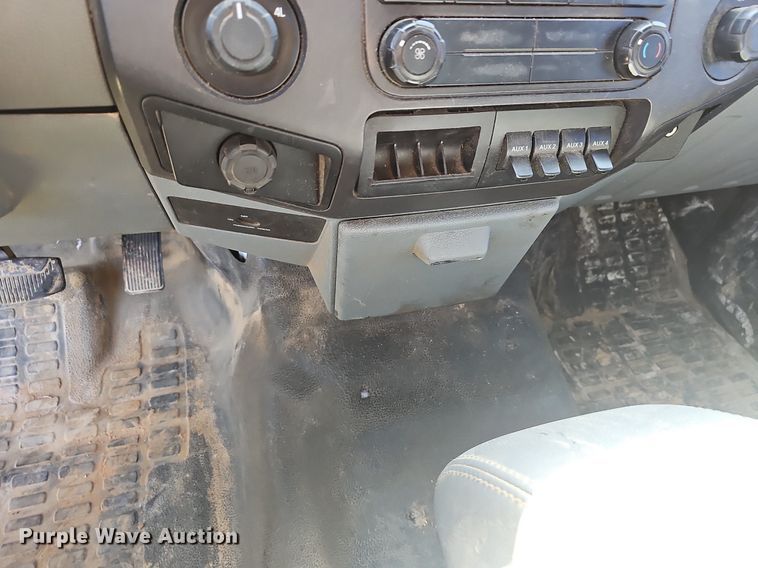 image for item EJ6305 2011 Ford  F550 Super Duty utility / service truck