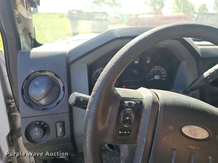 image for item EJ6305 2011 Ford  F550 Super Duty utility / service truck
