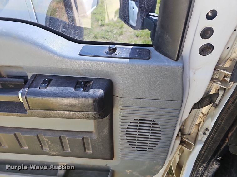 image for item EJ6305 2011 Ford  F550 Super Duty utility / service truck