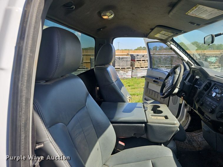 image for item EJ6305 2011 Ford  F550 Super Duty utility / service truck