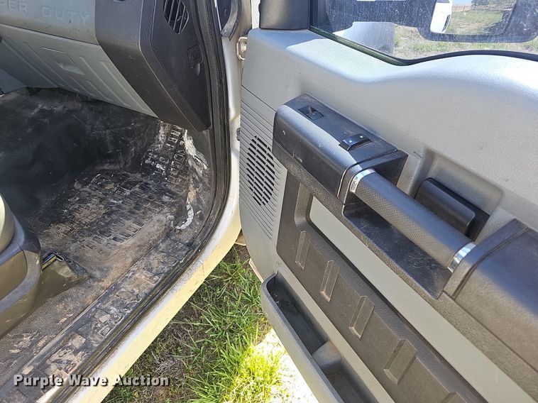 image for item EJ6305 2011 Ford  F550 Super Duty utility / service truck