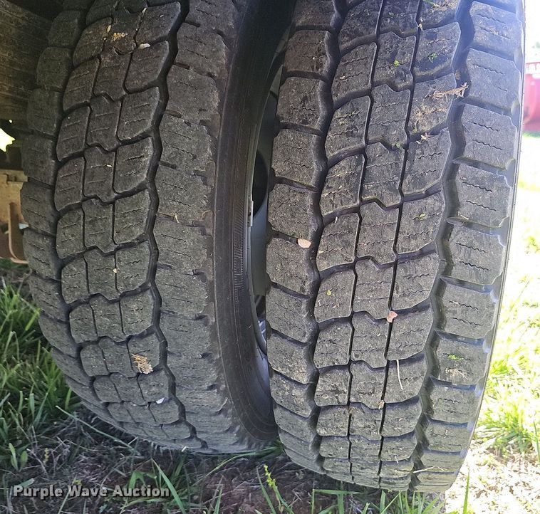 image for item EJ6305 2011 Ford  F550 Super Duty utility / service truck