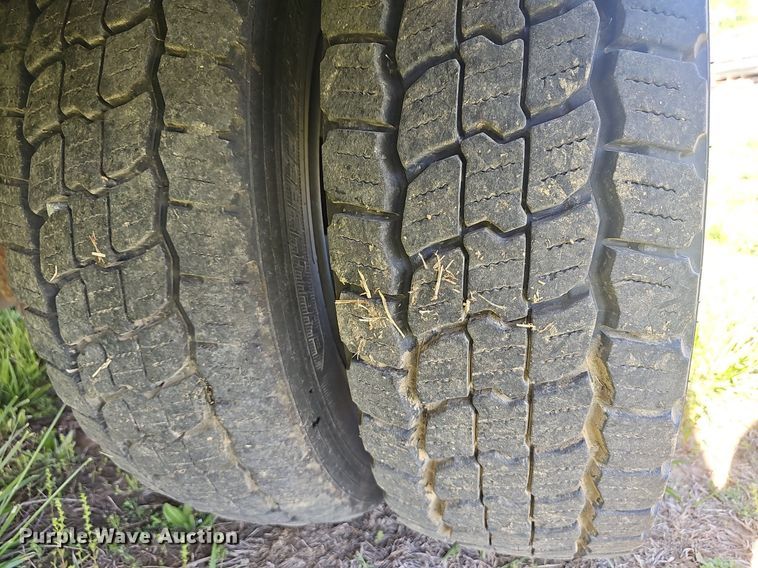 image for item EJ6305 2011 Ford  F550 Super Duty utility / service truck