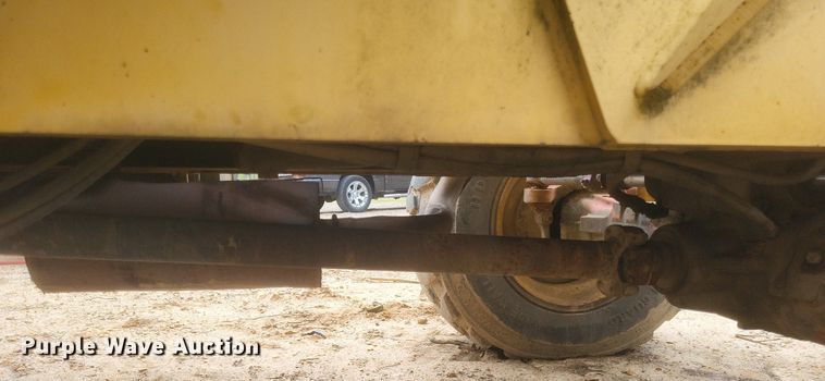 image for item EJ7857 1993 Gehl 553 telehandler