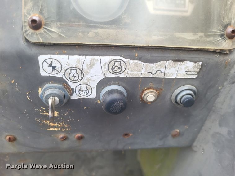 image for item EJ7857 1993 Gehl 553 telehandler