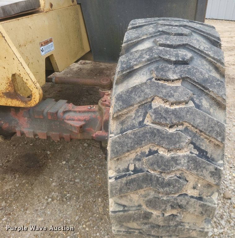 image for item EJ7857 1993 Gehl 553 telehandler