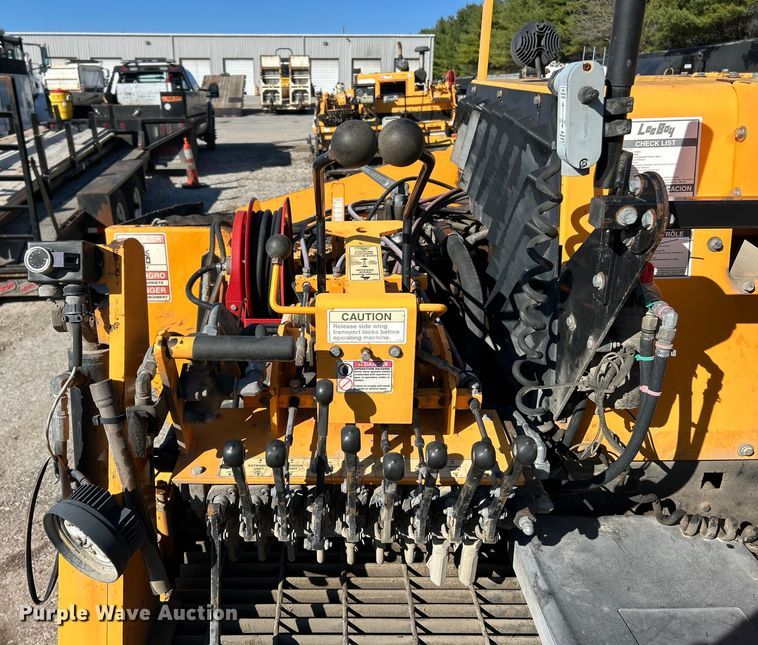 image for item EK4396 2017 LeeBoy 8500D paver