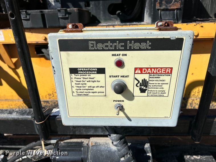 image for item EK4397 2015 LeeBoy 8500C paver