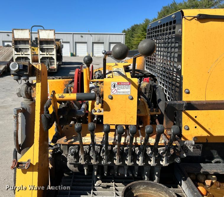 image for item EK4397 2015 LeeBoy 8500C paver