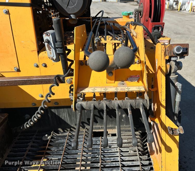 image for item EK4397 2015 LeeBoy 8500C paver