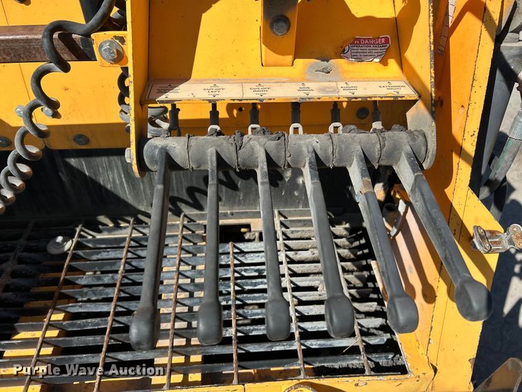 image for item EK4397 2015 LeeBoy 8500C paver