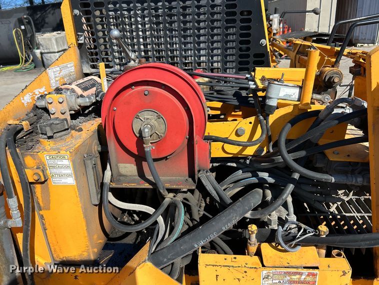 image for item EK4397 2015 LeeBoy 8500C paver