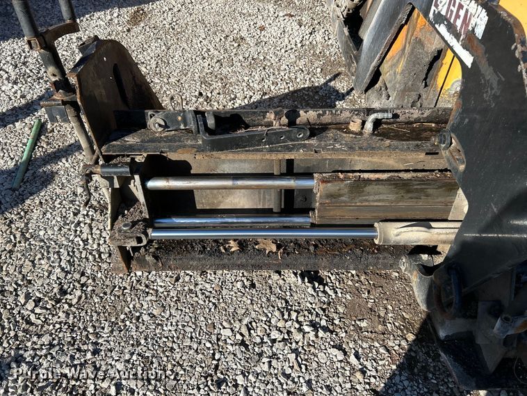 image for item EK4398 2013 LeeBoy 8500B paver