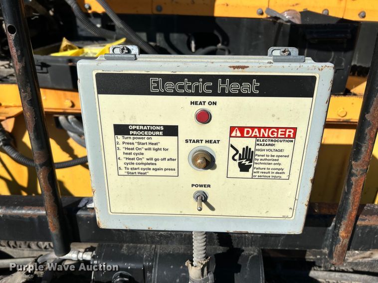 image for item EK4398 2013 LeeBoy 8500B paver