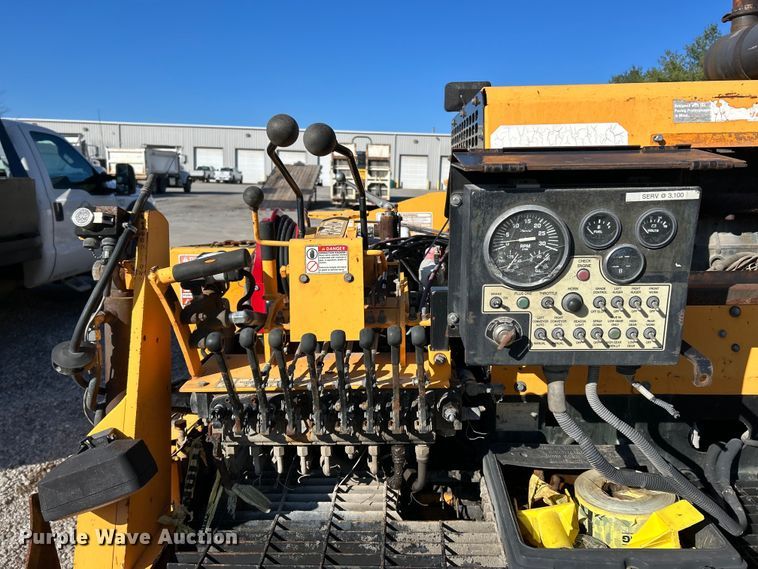 image for item EK4398 2013 LeeBoy 8500B paver