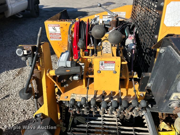 image for item EK4398 2013 LeeBoy 8500B paver