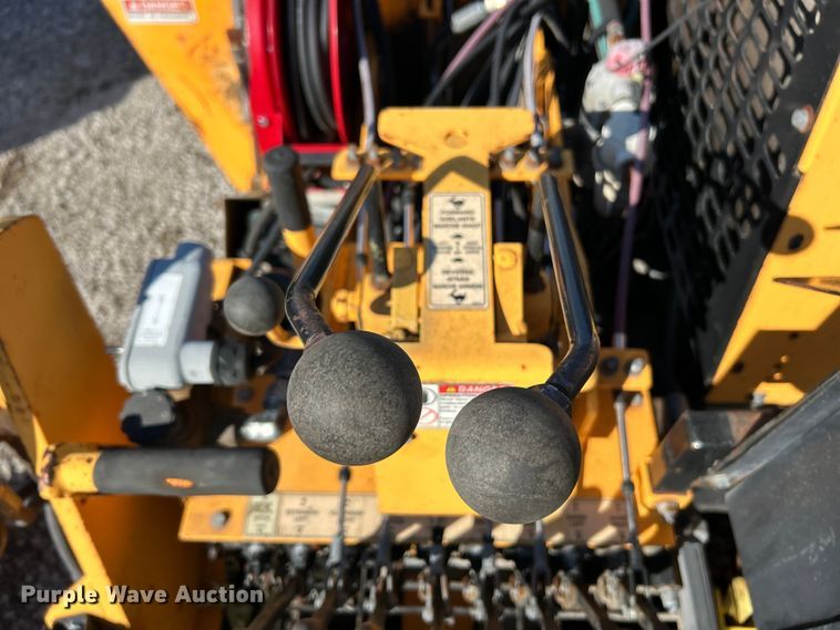 image for item EK4398 2013 LeeBoy 8500B paver