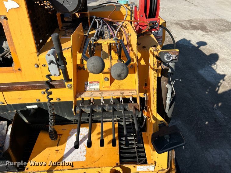 image for item EK4398 2013 LeeBoy 8500B paver