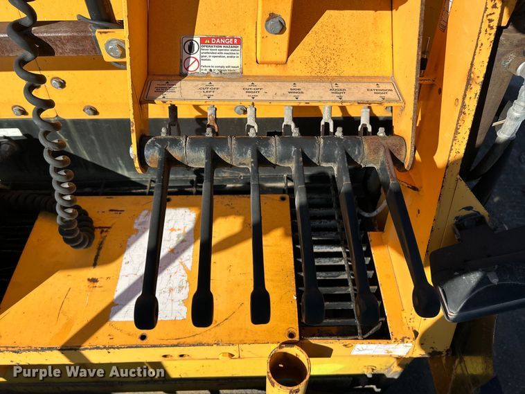 image for item EK4398 2013 LeeBoy 8500B paver