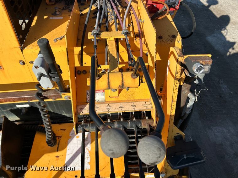 image for item EK4398 2013 LeeBoy 8500B paver