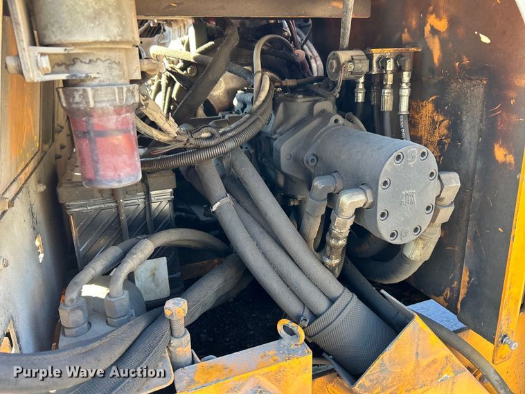 image for item EK4398 2013 LeeBoy 8500B paver