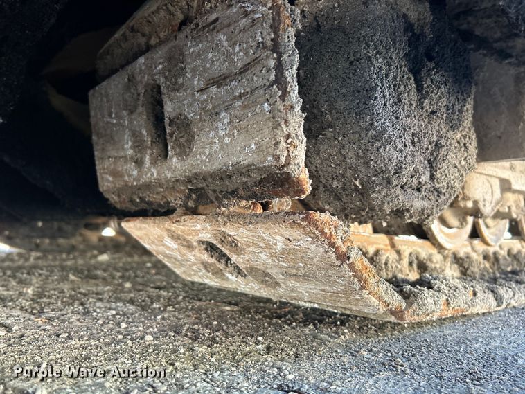 image for item EK4398 2013 LeeBoy 8500B paver