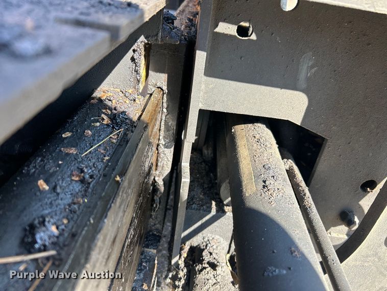 image for item EK4399 2021 LeeBoy 8510E paver