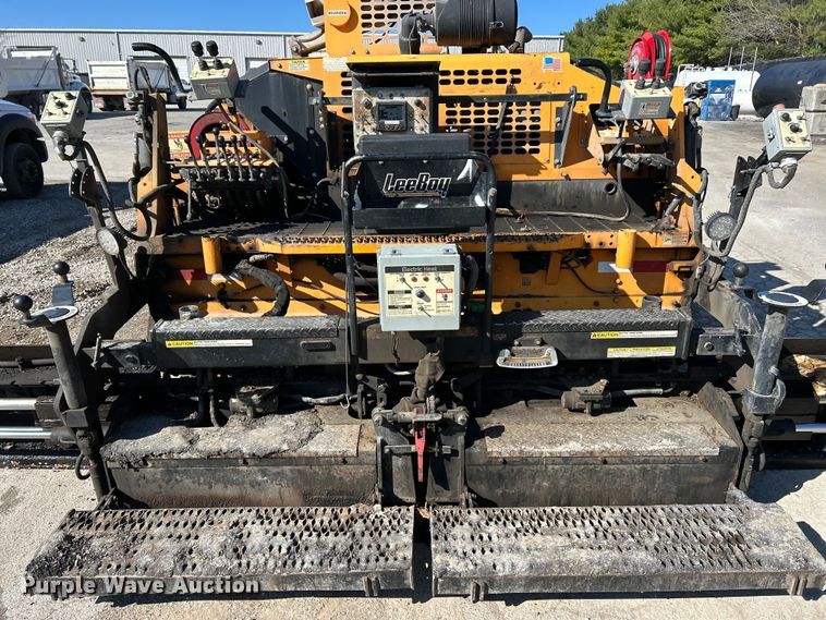 image for item EK4399 2021 LeeBoy 8510E paver