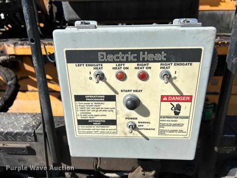 image for item EK4399 2021 LeeBoy 8510E paver