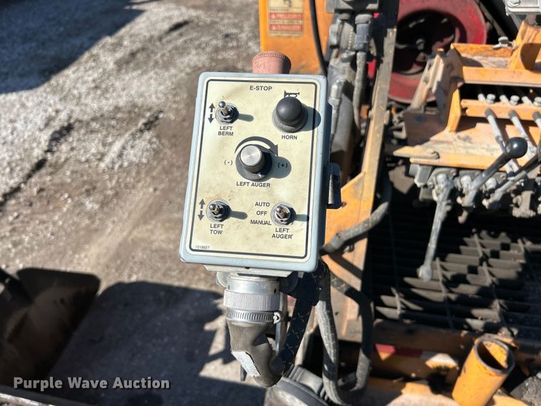 image for item EK4399 2021 LeeBoy 8510E paver