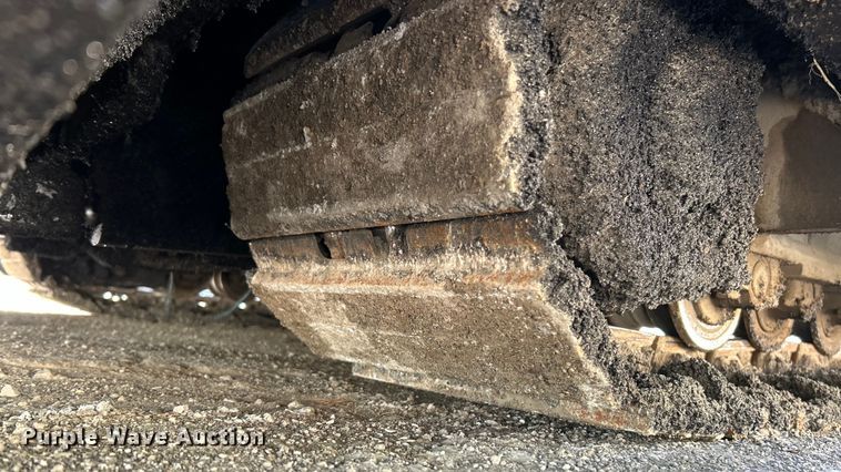 image for item EK4399 2021 LeeBoy 8510E paver