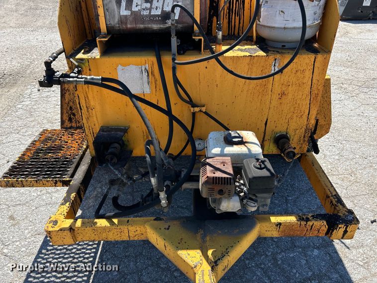 image for item EK4400 2002 LeeBoy asphalt distributor trailer