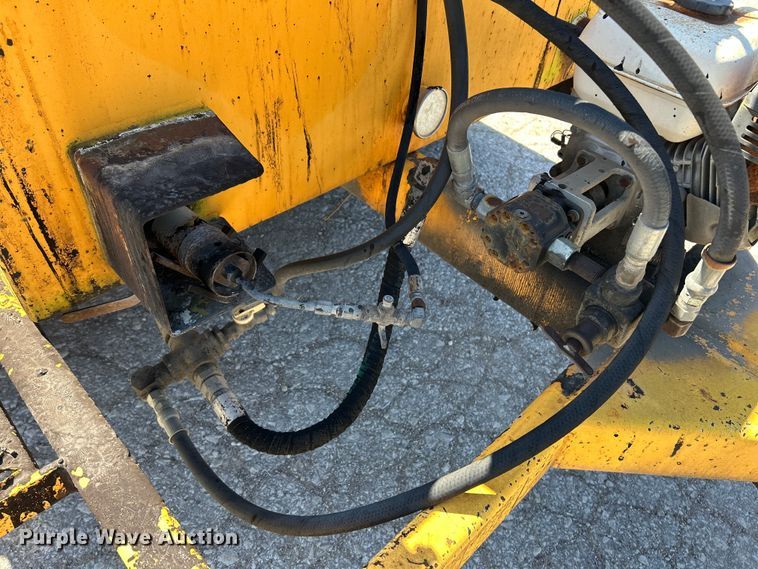 image for item EK4400 2002 LeeBoy asphalt distributor trailer