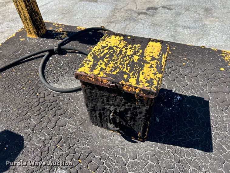 image for item EK4400 2002 LeeBoy asphalt distributor trailer