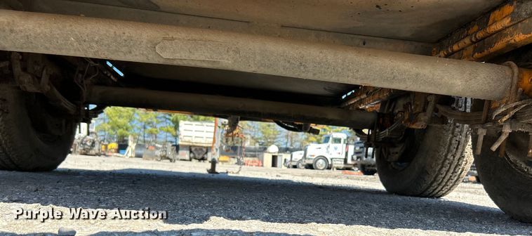 image for item EK4400 2002 LeeBoy asphalt distributor trailer