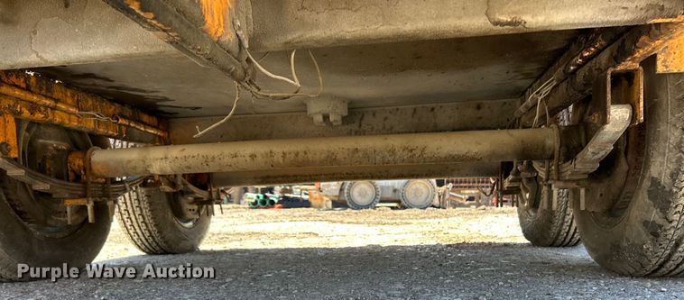 image for item EK4400 2002 LeeBoy asphalt distributor trailer