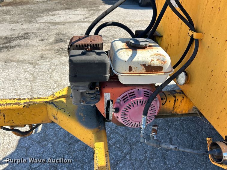 image for item EK4400 2002 LeeBoy asphalt distributor trailer