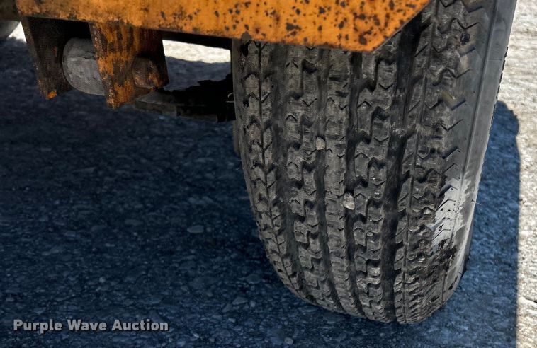 image for item EK4400 2002 LeeBoy asphalt distributor trailer