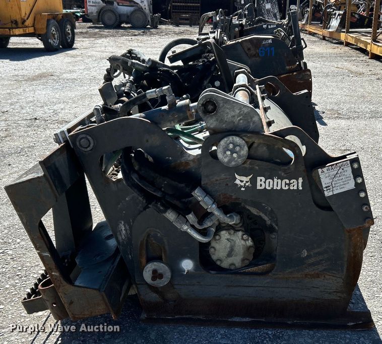 image for item EK4405 2014 Bobcat 40 HYD PLANER skid steer cold planer