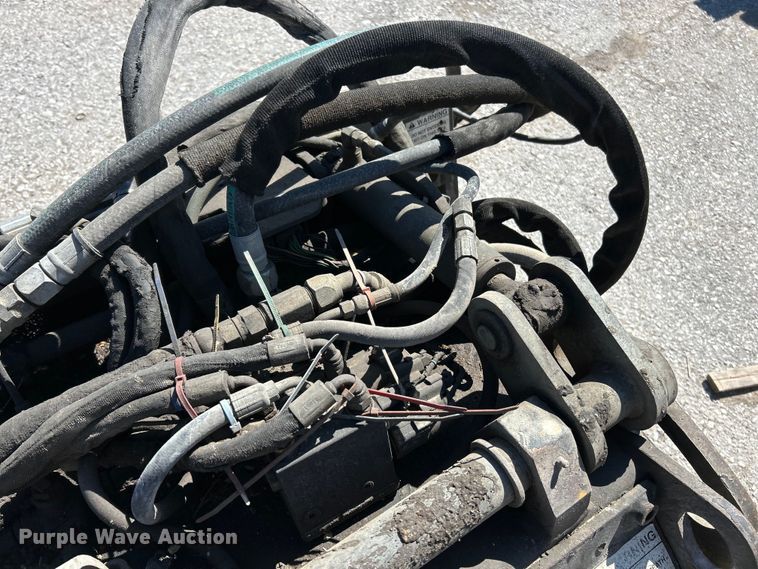 image for item EK4406 2013 Bobcat 40 HYD PLANER skid steer cold planer