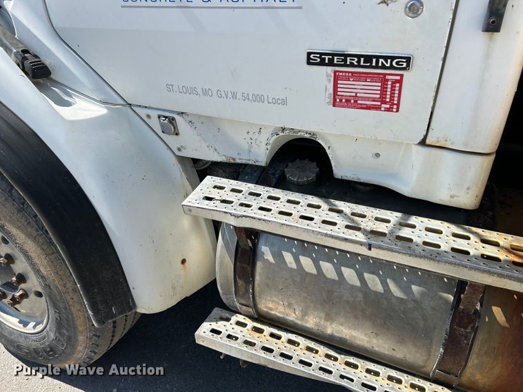 image for item EK4414 1999 Sterling L8513 dump truck