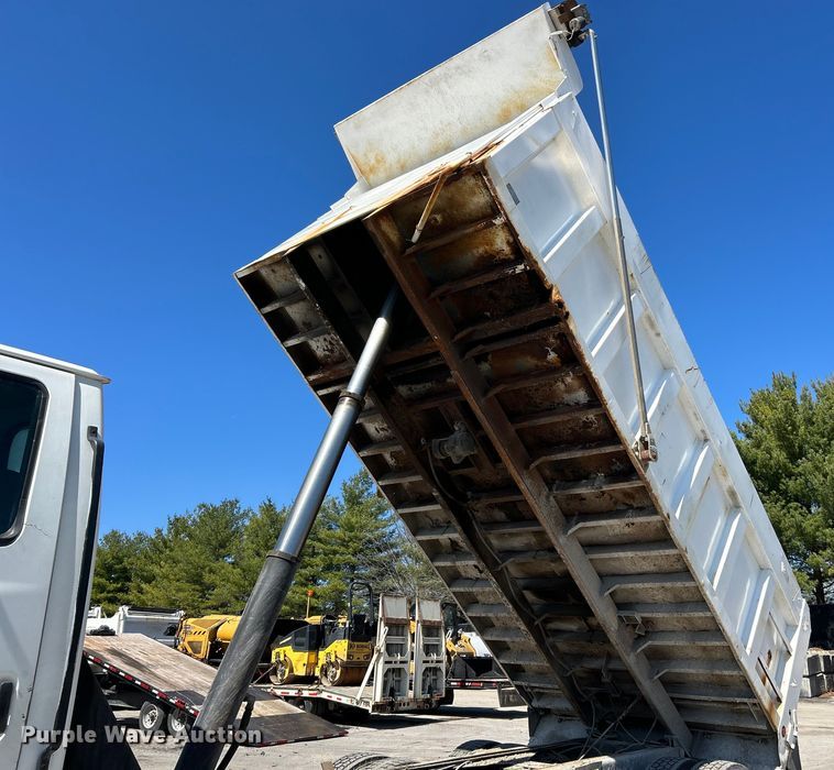 image for item EK4414 1999 Sterling L8513 dump truck