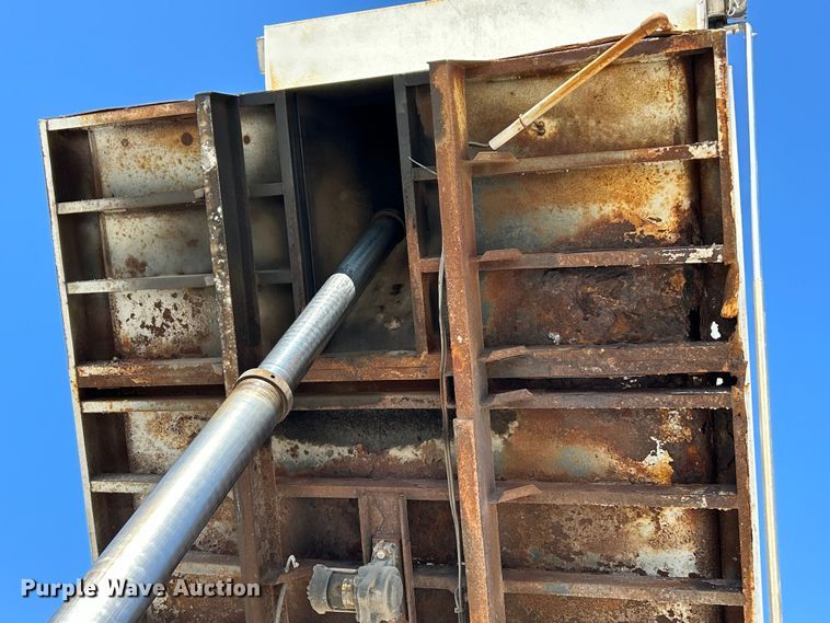 image for item EK4414 1999 Sterling L8513 dump truck