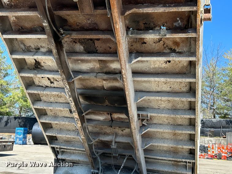 image for item EK4414 1999 Sterling L8513 dump truck