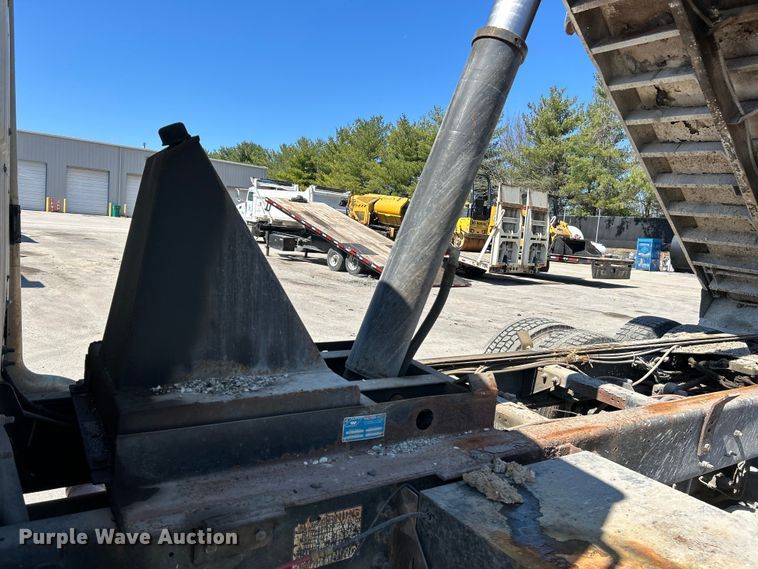 image for item EK4414 1999 Sterling L8513 dump truck