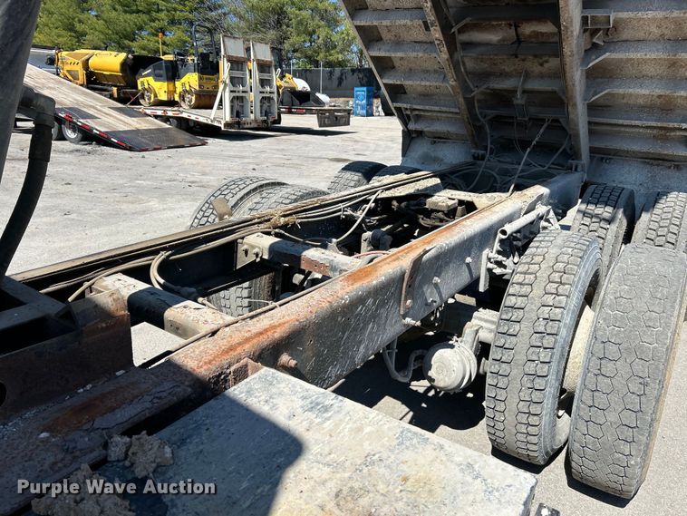 image for item EK4414 1999 Sterling L8513 dump truck