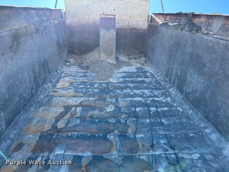 image for item EK4414 1999 Sterling L8513 dump truck