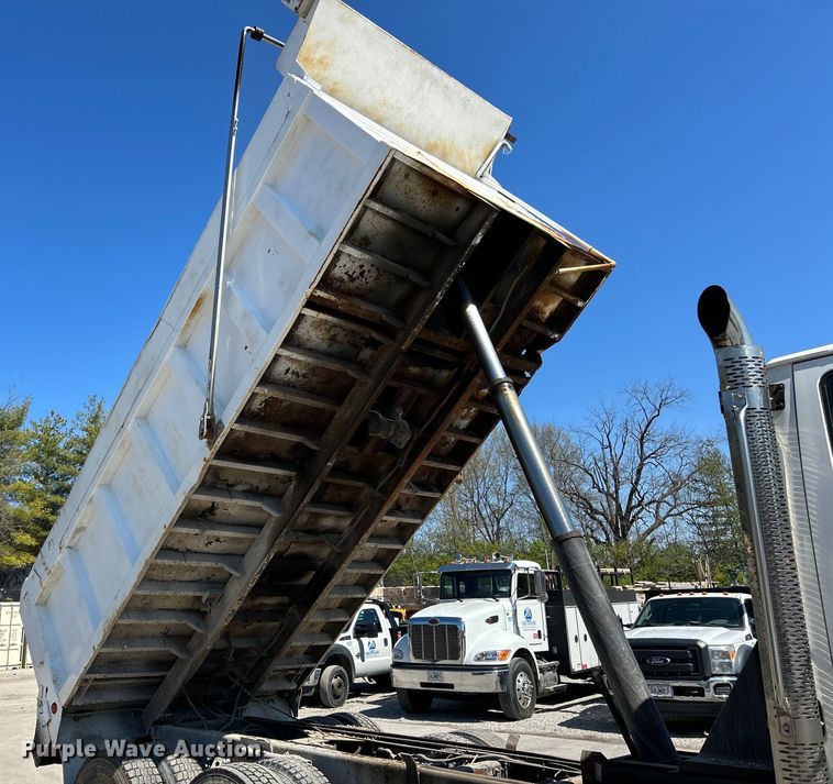 image for item EK4414 1999 Sterling L8513 dump truck