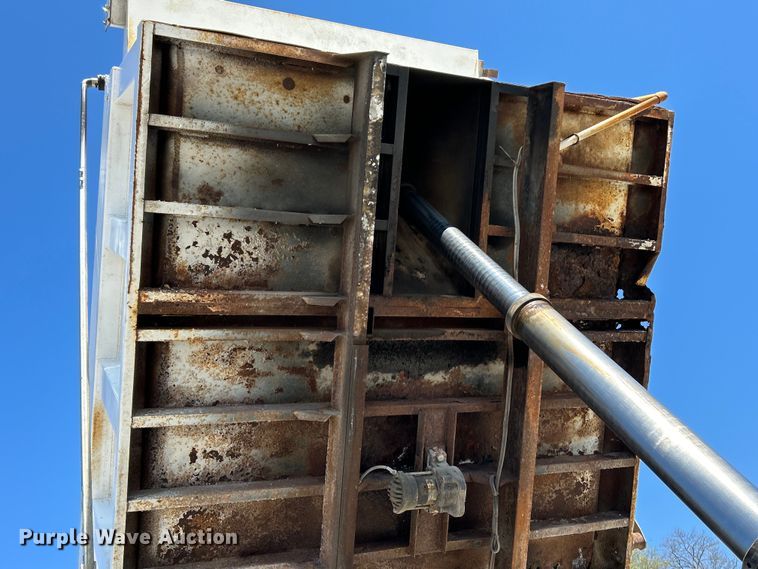 image for item EK4414 1999 Sterling L8513 dump truck