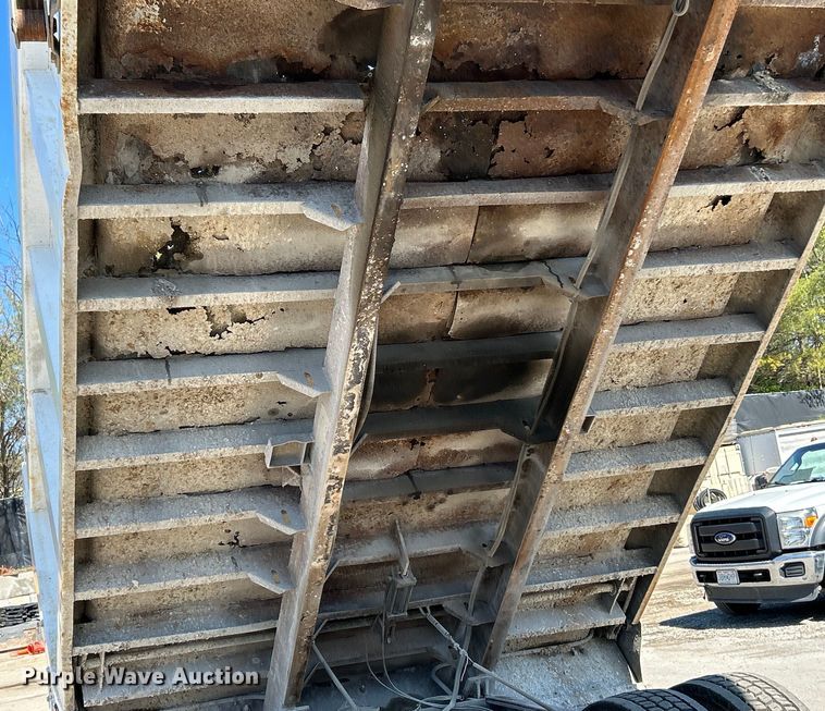 image for item EK4414 1999 Sterling L8513 dump truck